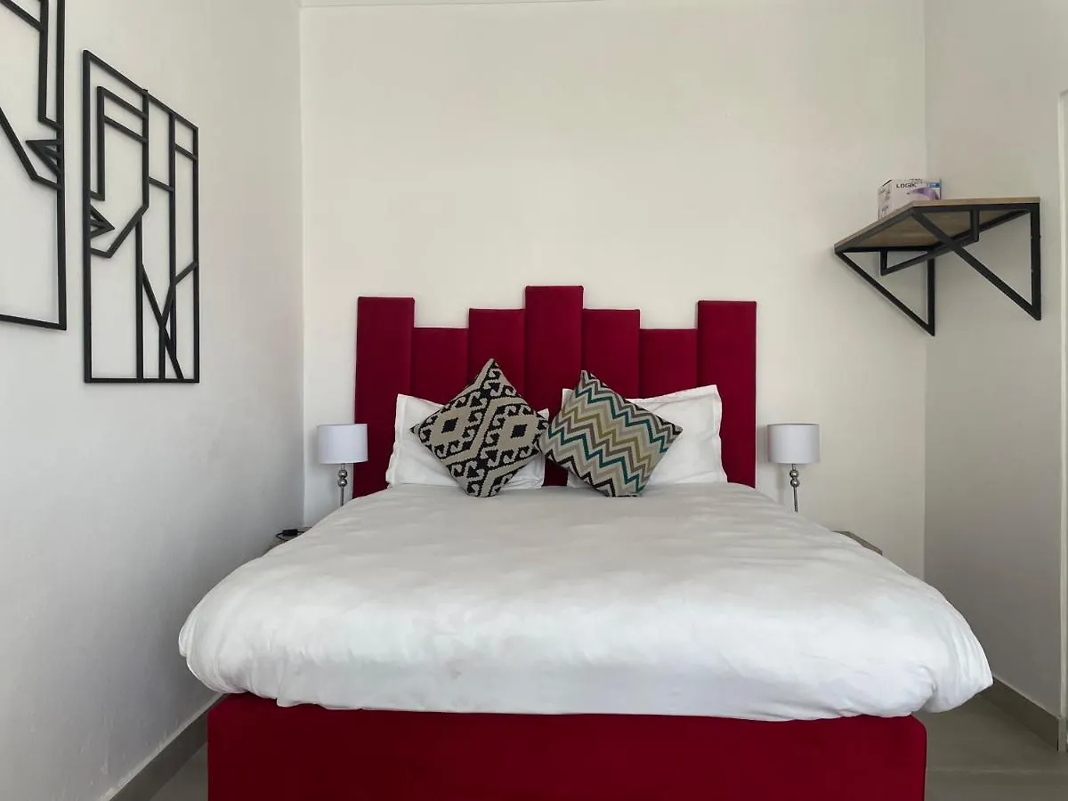 15 On Burns Guesthouse Κέιπ Τάουν