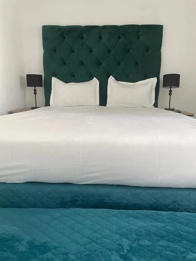 15 On Burns Guesthouse Κέιπ Τάουν