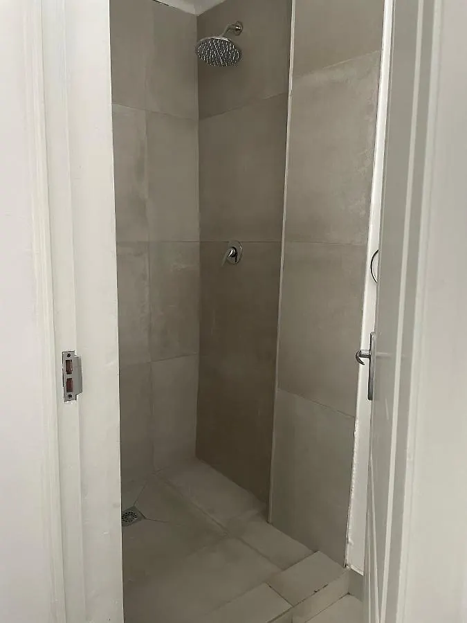 15 On Burns Guesthouse Κέιπ Τάουν